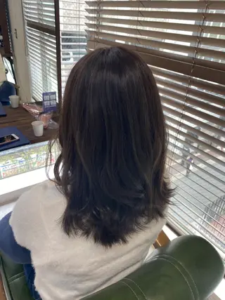 セミロング マツモト シゲキのヘアスタイル