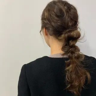 セミロング ヘアアレンジ 甲斐 もあのヘアスタイル