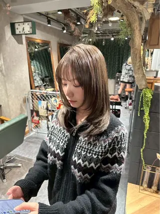 ミディアム カラー ravens デザインカラーのヘアスタイル