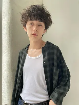 ショート パーマ メンズ 近藤 裕嗣のヘアスタイル