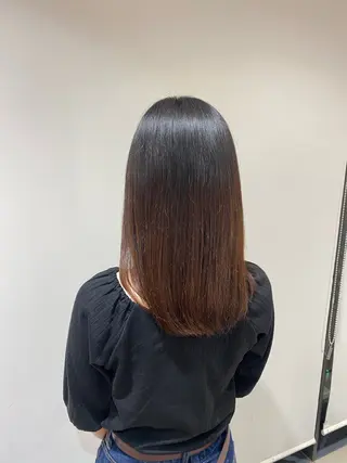 セミロング mei / レイヤー 顔まわり 🤍のヘアスタイル