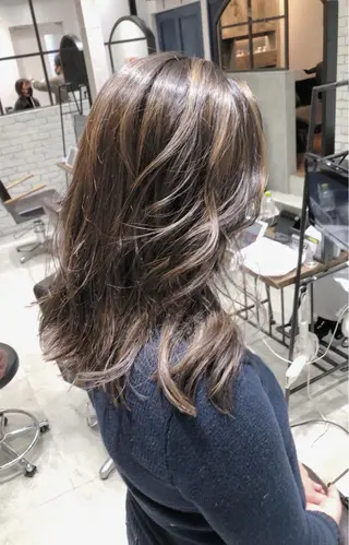 セミロング 🌈外国風ハイライト こうたろうのヘアスタイル
