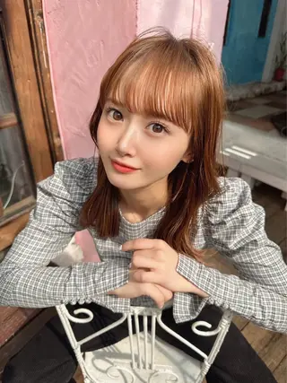 セミロング カラー 韓国🇰🇷ヘア／ ハッシュレイヤーのヘアスタイル