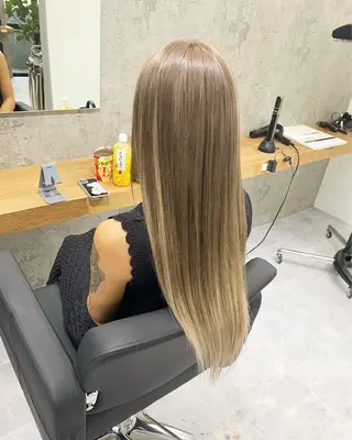 ロング カラー vizz by el yts 北谷エクステのヘアスタイル