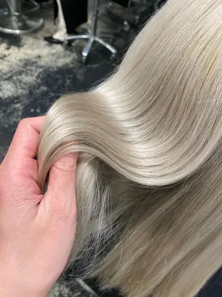 ミディアム サイレント美容師 アイリィのヘアスタイル