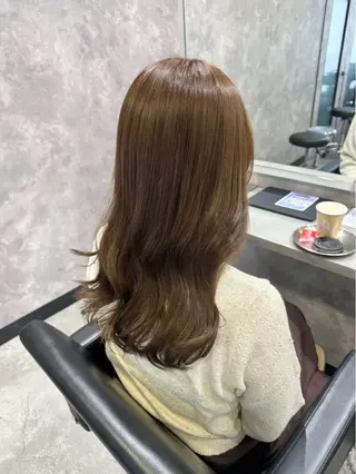 セミロング カラー 伊藤 由妃乃のヘアスタイル