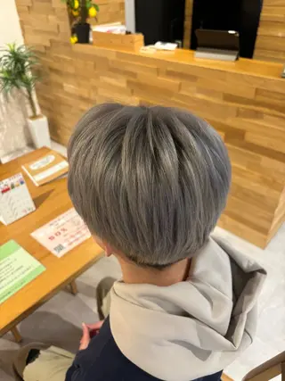 ショート カラー 新田 楓太のヘアスタイル