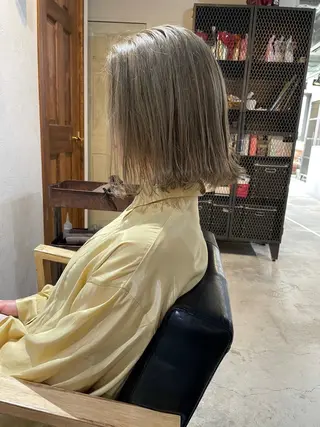 ミディアム 俵 知広のヘアスタイル