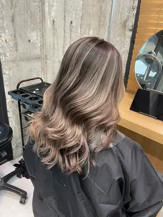 ロング 🫧ハイライトカラー 🫧 𝓜𝓘𝓤のヘアスタイル