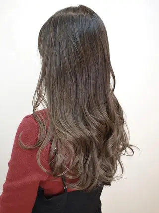 ロング カラー 湯浅 了一のヘアスタイル