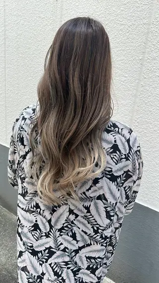 ロング 若山 敦のヘアスタイル