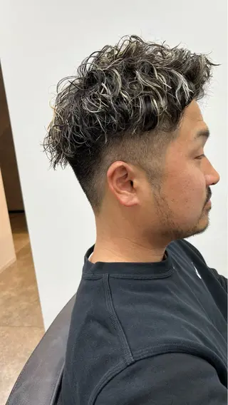 ショート パーマ メンズ 丸橋 友貴のヘアスタイル