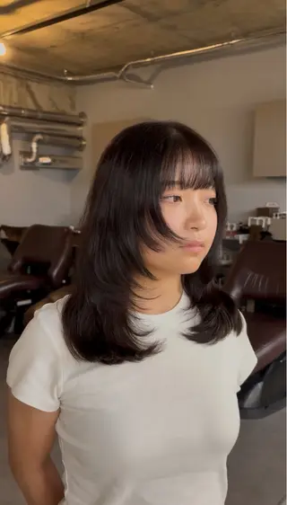 セミロング ニシタニ コハルのヘアスタイル