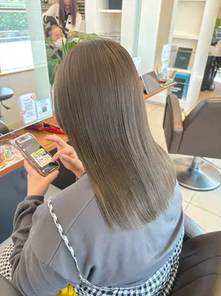 カラー MINDS LINO Reinaのヘアスタイル