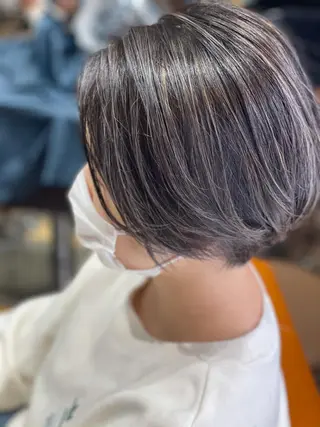 ショート カラー 平田 怜のヘアスタイル