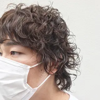 ミディアム パーマ メンズ 嶋佐 昌大 シマサマオのヘアスタイル