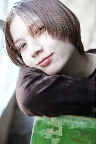 ショート カラー カライング所属・ズミ/垢抜けレイヤー 🦖透明感カラーのヘアスタイル