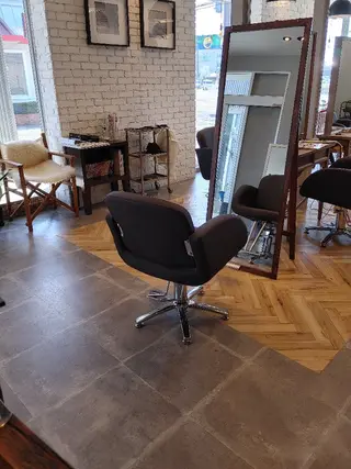 エスウォーク松井 俊男のヘアスタイル