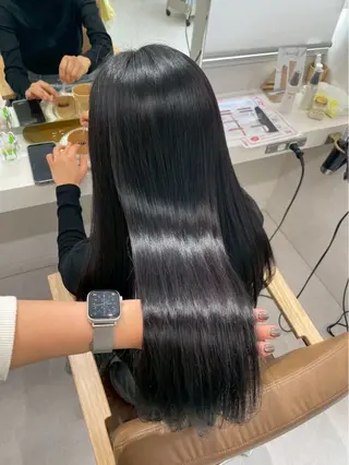 ロング カラー SLASHスラッシュ 小西結奈のヘアスタイル