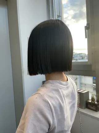ショート 小顔レイヤー× 透明感カラー|ユウキのヘアスタイル