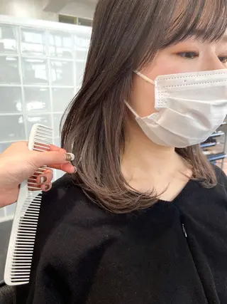 セミロング shiori ﾍﾞｰｼﾞｭｶﾗｰのヘアスタイル