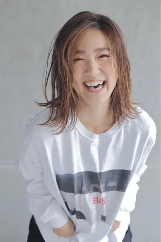 セミロング さの あやねのヘアスタイル