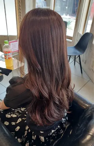 ロング 鶴谷 麻衣のヘアスタイル