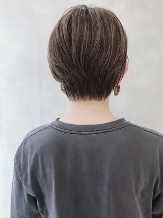 ショート カラー MOU namba ムウナンバのヘアスタイル