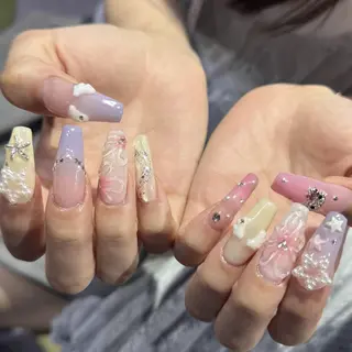 ロング Kei 個性派ネイルのネイルデザイン