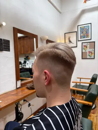 カラー ムラカミ ミキのヘアスタイル