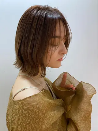 ショート カラー 小顔レイヤー/ ベージュ🤍Rieのヘアスタイル