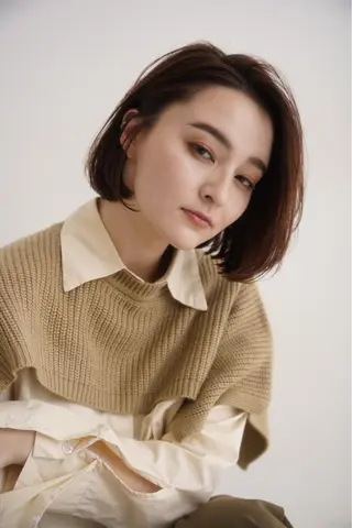 ショート カラー 小顔レイヤー/ ベージュ🤍Rieのヘアスタイル