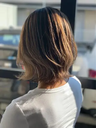 ミディアム 明石 歩樹のヘアスタイル