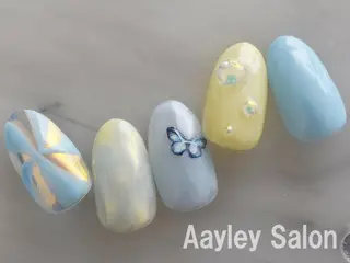 ミディアム カラー ネイル Aayley アイリ―サロンのネイルデザイン