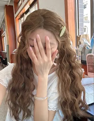 ロング 艶髪ハイトーンカラー 渋谷🎀ririkaのヘアスタイル