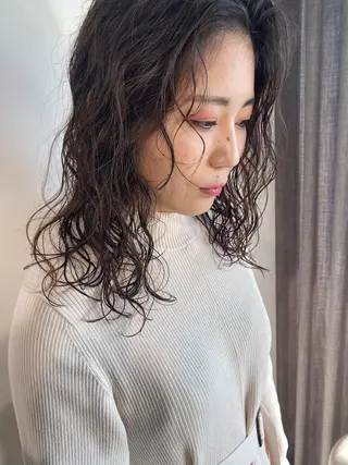ミディアム カラー パーマ マンツーマン施術🦋 ayajuのヘアスタイル