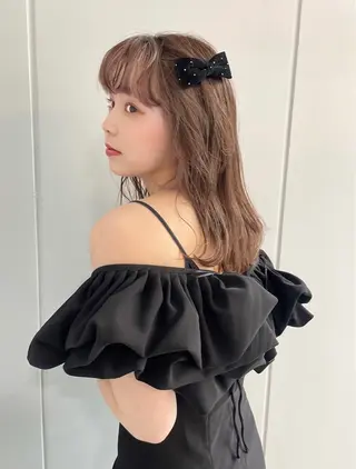 セミロング 河西 彩香/ブリーチカラーのヘアスタイル