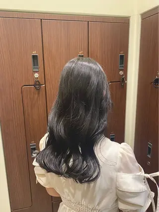 セミロング カラー 岸田 奈々／ 艶髪／トレンドカラーのヘアスタイル