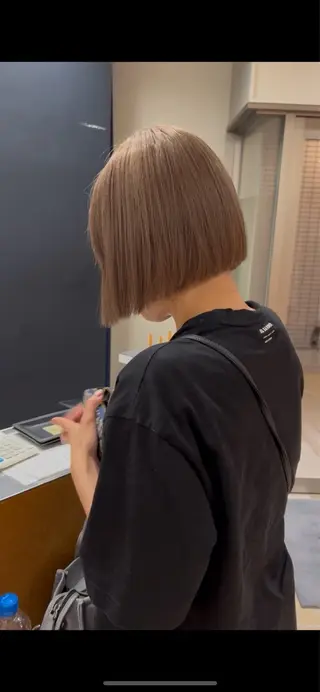 ショート カラー シオカワ ケンショウのヘアスタイル