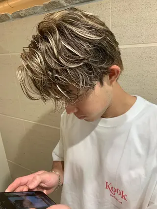 ショート カラー パーマ メンズ ハイライトカラーなら 川嶋宏旭 栄 矢場町のヘアスタイル