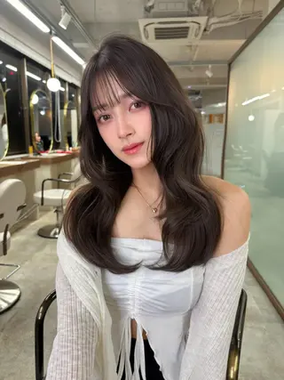 ロング カラー 藤野 結衣のヘアスタイル