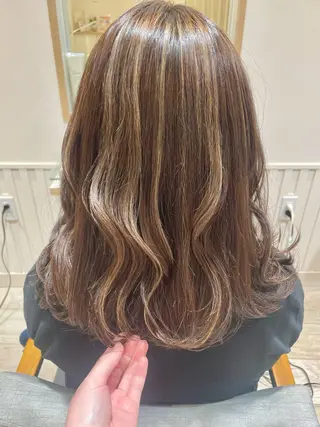 ミディアム カラー ウルフカット/ハイト ーン🎀mizukiのヘアスタイル