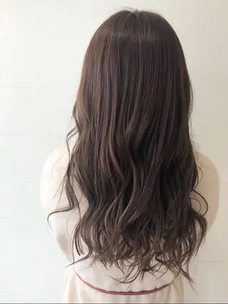 ロング esse大阪茶屋町店所属・レイヤーカット 新井田陽寿のヘアスタイル