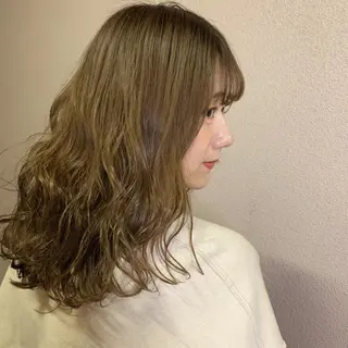 ミディアム Toiro所属・🤎小顔レイヤー /ベージュ🤎友香のヘアスタイル