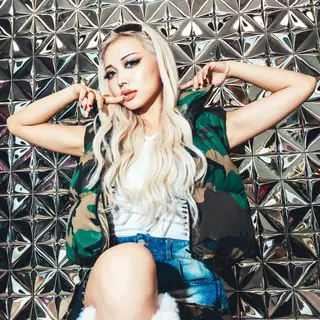 ロング ラブスタシー Lilyのヘアスタイル