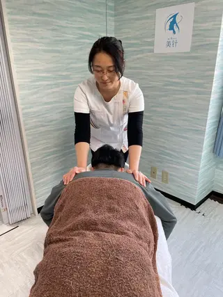 “メイクしたまま"即小顔【美针】mihari所属・小顔矯正マッサージ mihari　栄店のエステ・リラクイメージ