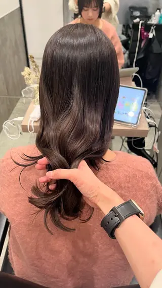 セミロング カラー 大人girly🛋️ 🤍yukakoのヘアスタイル