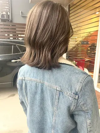 ミディアム カラー 日高 香織のヘアスタイル
