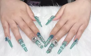 ネイル Chiara 長さ出し/フィルインのネイルデザイン