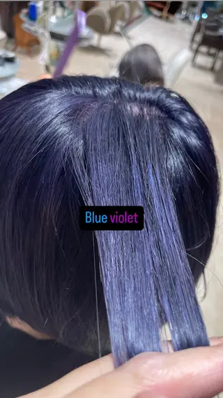 セミロング 韓国風レイヤーカラー ライムのヘアスタイル